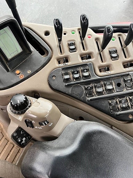 Case IH MXU 135 22 of 24