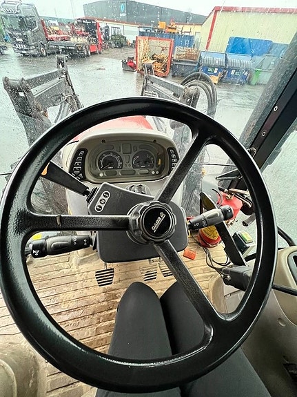 Case IH MXU 135 20 of 24
