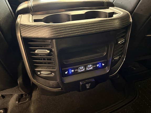 Dodge RAM 1500 12 of 25