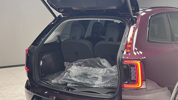 Volvo EX90 24 of 27