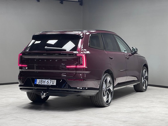 Volvo EX90 2 of 27