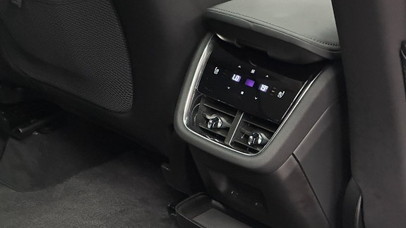 Volvo EX90 11 of 27