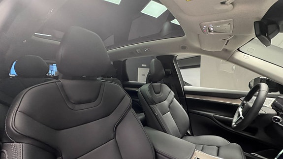 Volvo EX90 8 of 27