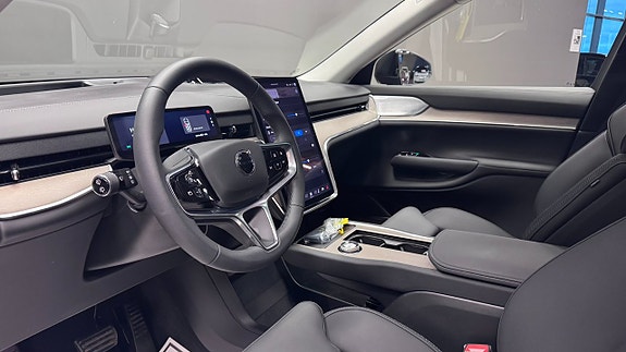Volvo EX90 6 of 27