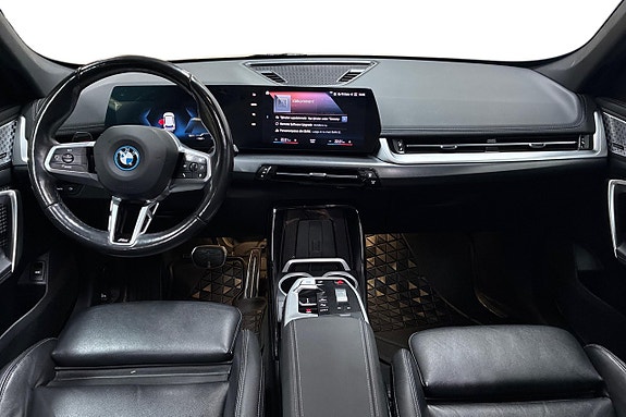 BMW iX1 12 of 30