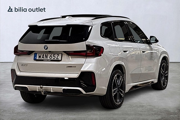 BMW iX1 6 of 30