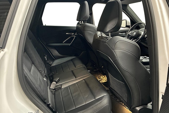 BMW iX1 16 of 30
