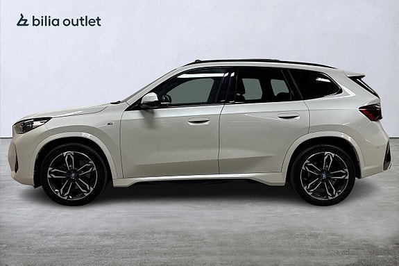 BMW iX1 9 of 30