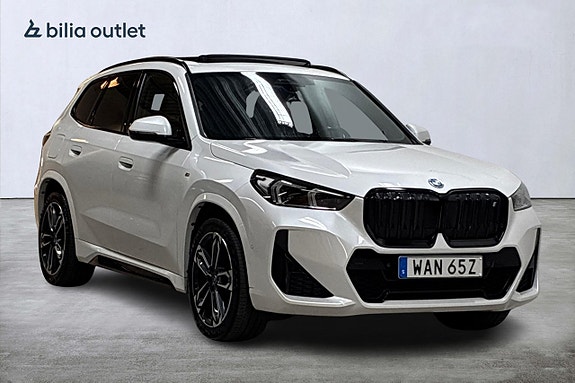 BMW iX1 4 of 30