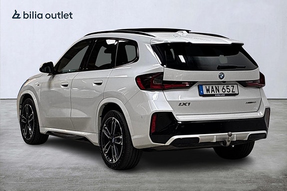 BMW iX1 8 of 30