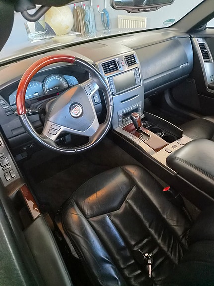 Cadillac XLR 2 of 5