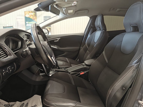 Volvo V40 12 of 20