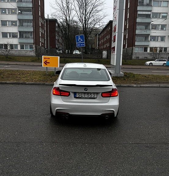 BMW 328i 4 of 8