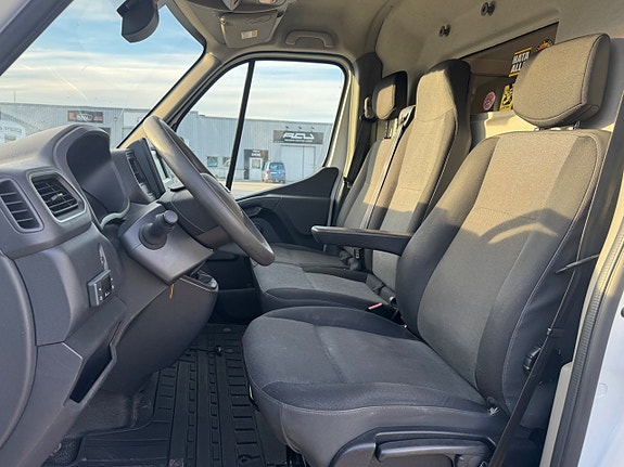 Nissan NV400 10 of 15