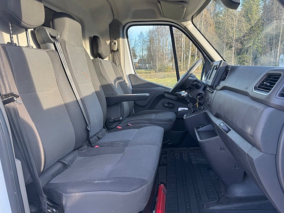 Nissan NV400 12 of 15