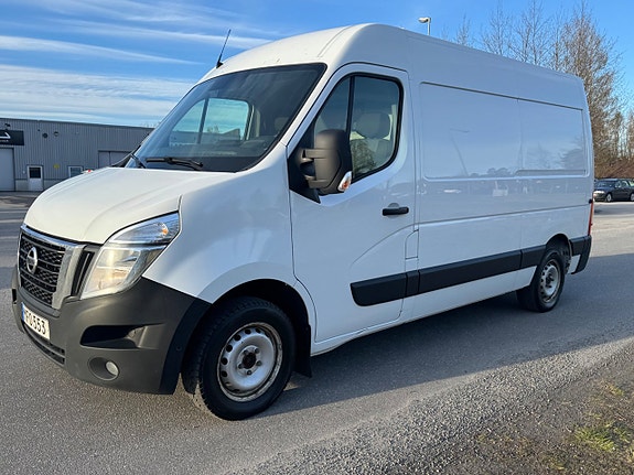Nissan NV400 3 of 15