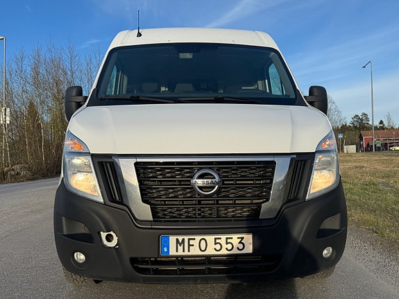 Nissan NV400 4 of 15