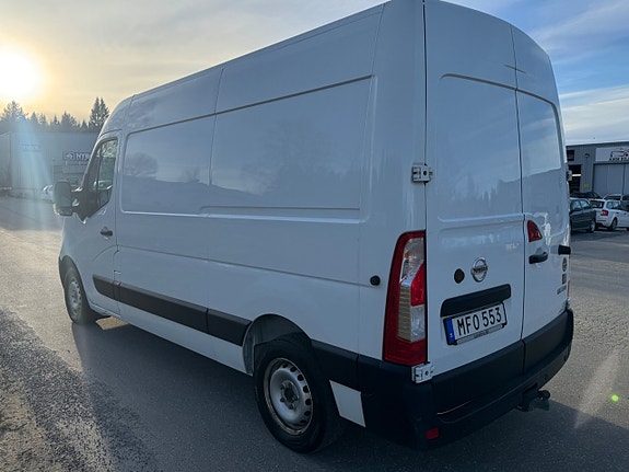 Nissan NV400 7 of 15