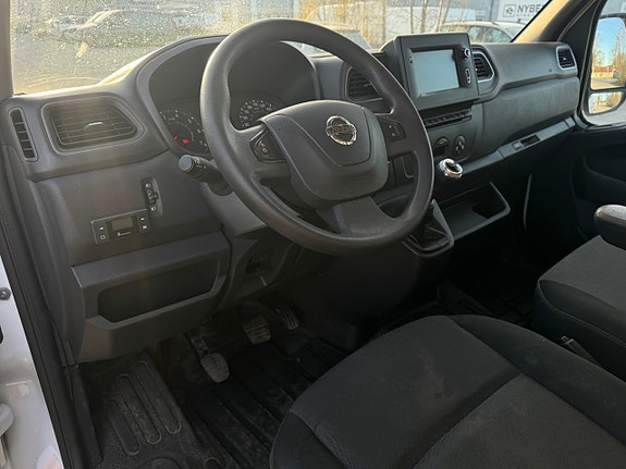 Nissan NV400 9 of 15