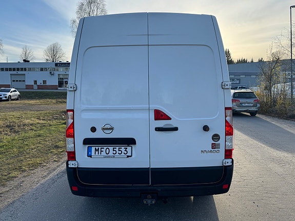 Nissan NV400 8 of 15