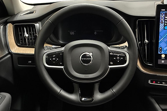 Volvo XC60 16 of 30