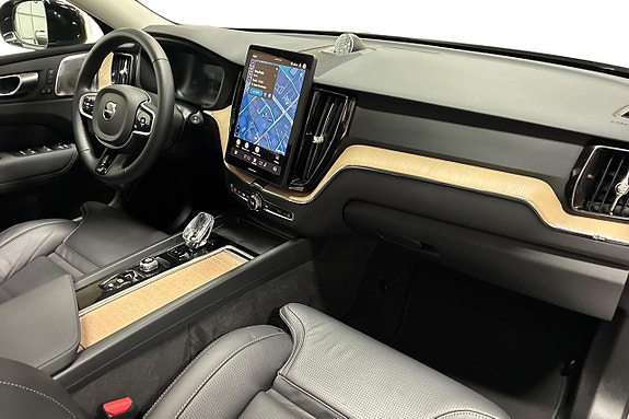 Volvo XC60 15 of 30