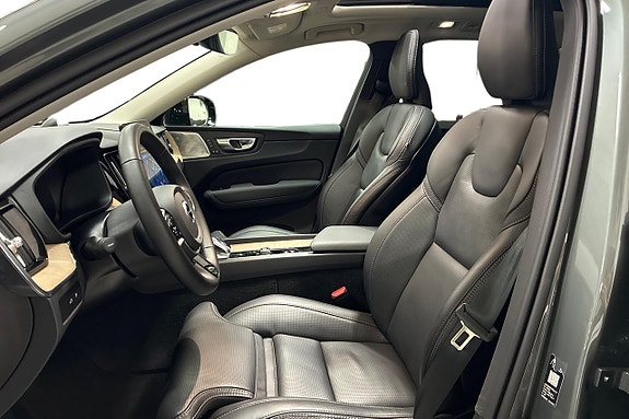 Volvo XC60 13 of 30