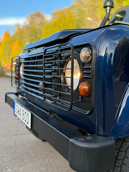 Land Rover Defender 90 9 of 21
