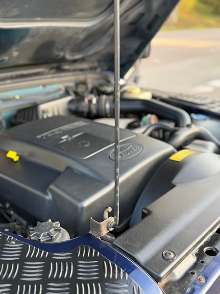 Land Rover Defender 90 14 of 21