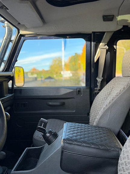 Land Rover Defender 90 17 of 21