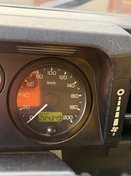 Land Rover Defender 90 12 of 21