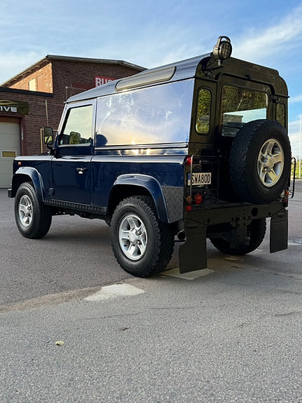 Land Rover Defender 90 3 of 21