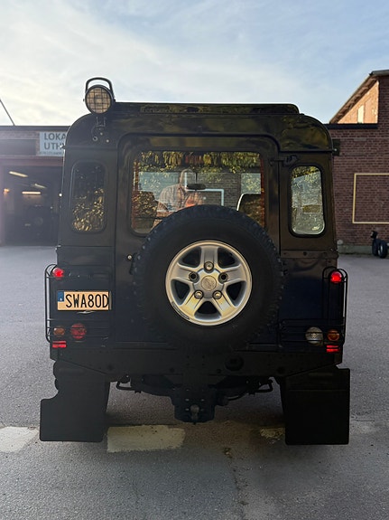 Land Rover Defender 90 4 of 21