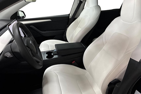 Tesla Model Y 13 of 27