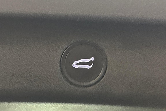 Tesla Model Y 26 of 27
