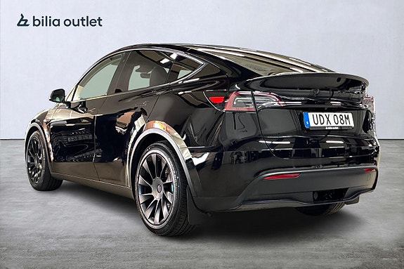 Tesla Model Y 8 of 27