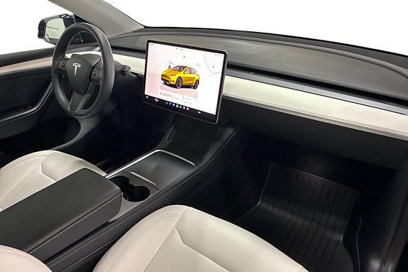 Tesla Model Y 15 of 27