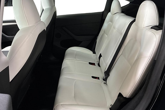 Tesla Model Y 14 of 27