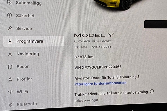 Tesla Model Y 24 of 27
