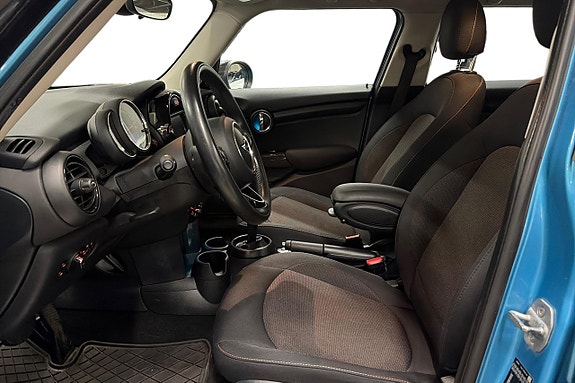 MINI Cooper 13 of 23