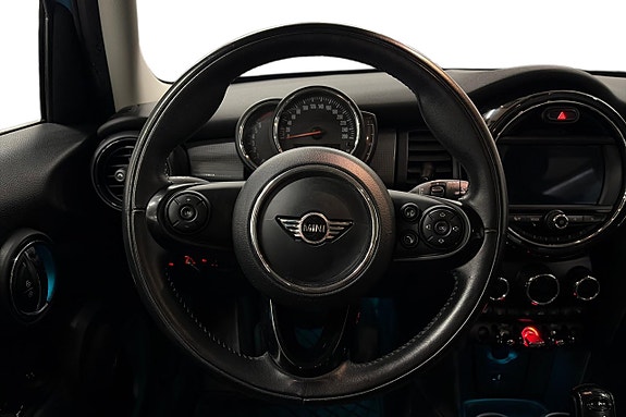 MINI Cooper 16 of 23