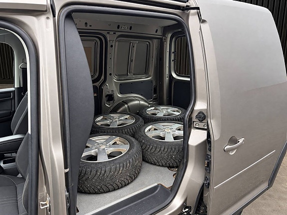 Volkswagen Caddy Alltrack 10 of 19