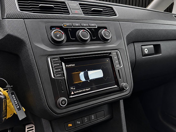 Volkswagen Caddy Alltrack 16 of 19