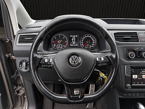 Volkswagen Caddy Alltrack 12 of 19