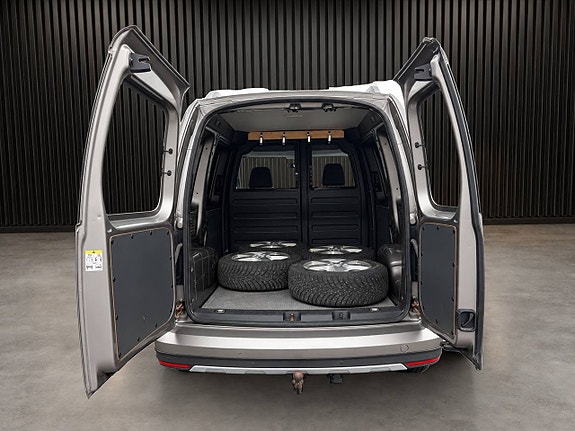 Volkswagen Caddy Alltrack 18 of 19