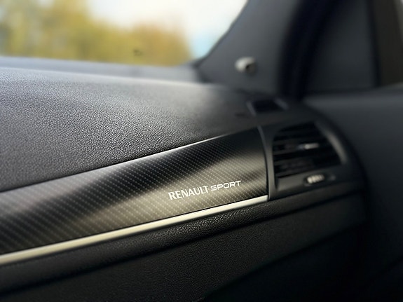 Renault Megane 12 of 17