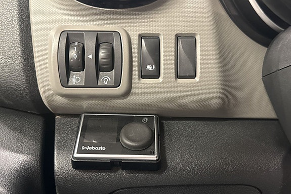 Nissan NV300 11 of 19