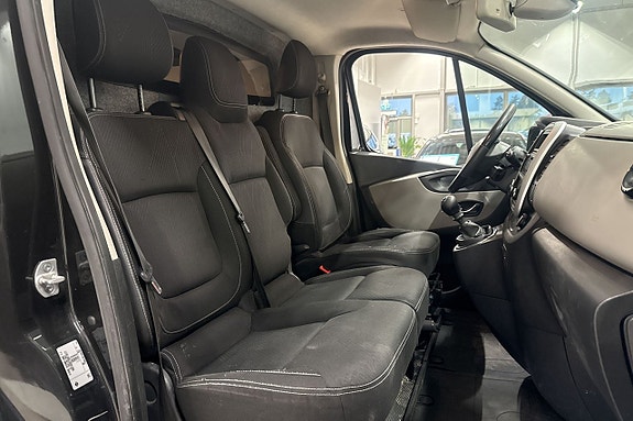 Nissan NV300 16 of 19