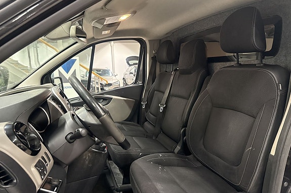 Nissan NV300 15 of 19