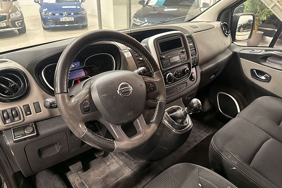 Nissan NV300 8 of 19